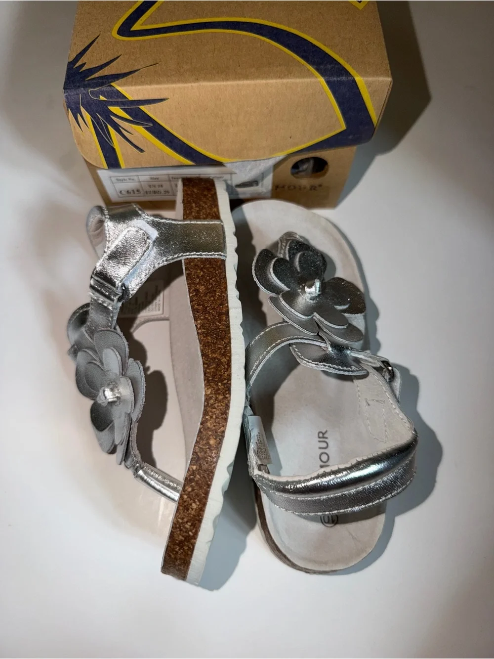 NWT Silver Flower Thong Sandal Toddler Size 10 Metallic Girls Sandal